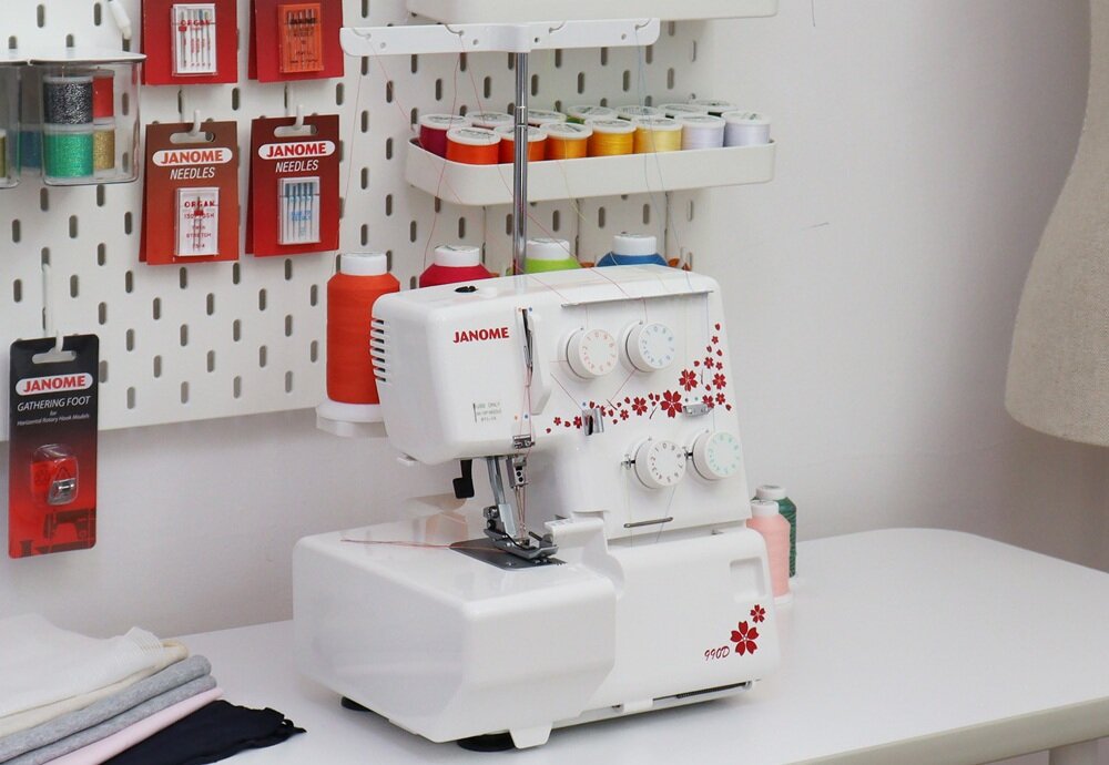 Owerlok JANOME 990D profrsjonalne projekty, partner w życiu, prosta obsługa, solidna konstrukcja