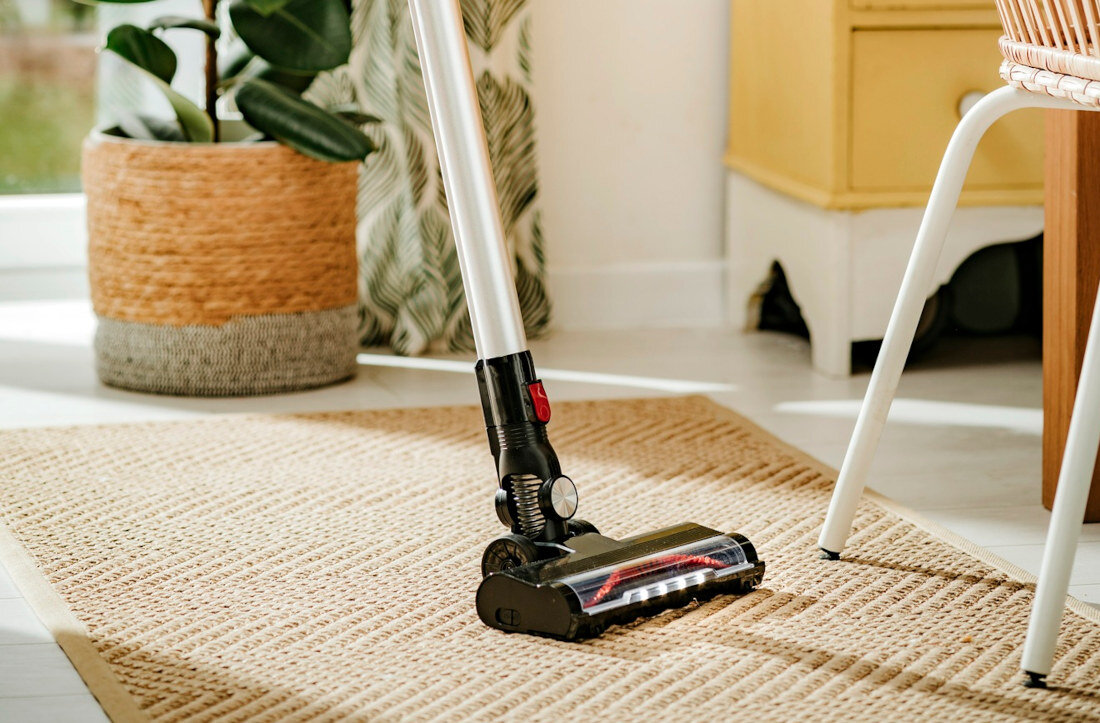 Odkurzacz ADLER AD 7048 Silnik i wydajność Bezszczotkowy silnik o mocy 200 W skuteczne usuwanie zanieczyszczeń przepływ powietrza