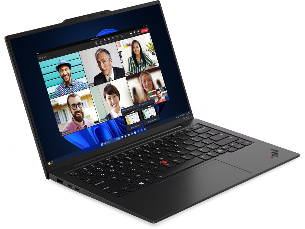 Otwarty laptop Lenovo ThinkPad X1 ustawiony pod kątem na białym tle, na ekranie aplikacja do wideokonferencji z kilkoma uczestnikami, widoczna klawiatura z charakterystycznym czerwonym trackpointem i duży touchpad. - lekki i wydajny laptop