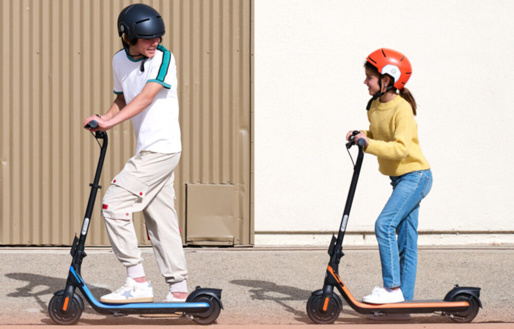 Hulajnoga elektryczna SEGWAY Kickscooter C2 Czarno-pomarańczowy przyjazna da srodowiska zasilana akumulatorem nie zostawia sladu weglowego system KERS odzyskiwanie energii kinetycznej podczas hamowania