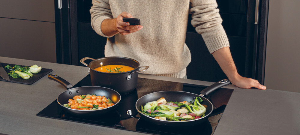PŁYTA HAIER HAMTB56IWCS Dodatkowe możliwości aplikacja zdalne sterowanie hOn cook with me asystent gotowania smartfon