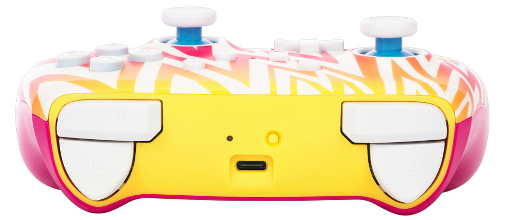 Kontroler POWERA NSGP0262-01 Enhanced Pikachu Vibrant prezentacja pada od strony portu USB-C na białym tle bezprzewodowa swoboda Bluetooth 5.0 akumulator litowo-jonowy 900 mAh do 30 godzin na jednym ładowaniu kabel USB-C/USB-A 3 metry wskaźnik LED