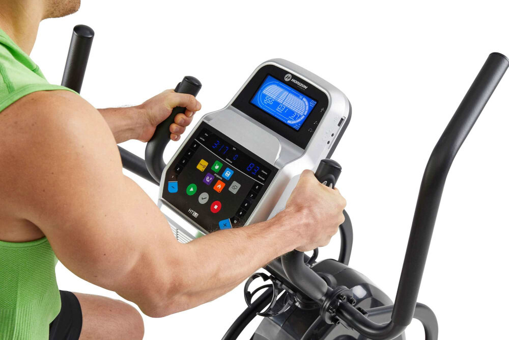 Orbitrek HORIZON FITNESS HT 5.0 Peak Trainer zbliżenie na wyświetlacz na białym tle czytelny wyświetlacz LCD 5,5 cala funkcja Cardio Kompas kontrol intensywności ćwiczeń