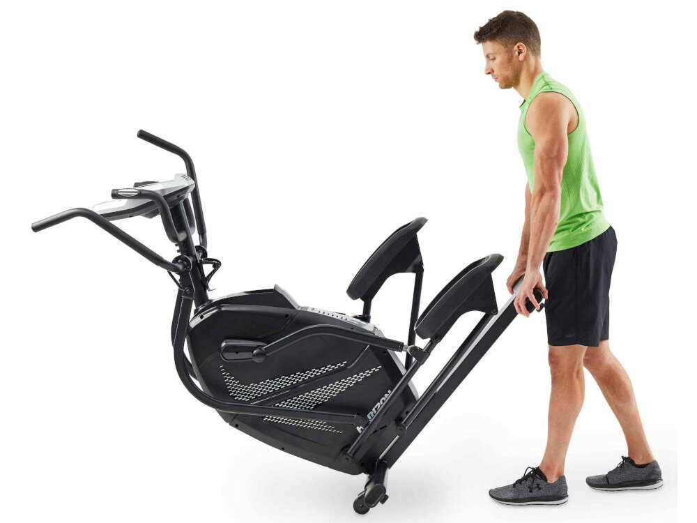 Orbitrek HORIZON FITNESS HT 5.0 Peak Trainer osoba na białym tle przestawia maszynę solidna rama maksymalna waga użytkownika do 136 kg bezpieczeństwo i trwałość sprzętu zasilany za pomocą zasilacza stabilne działanie niewielkie wymiary 118 x 71 x 168 cm