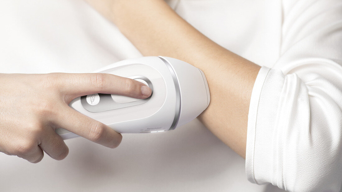 Depilator BRAUN Silk-expert Pro 3 IPL PL3230 praktyczne etui funkcjonalne skuteczne biało-srebrna kolorystyka praktyczne etui