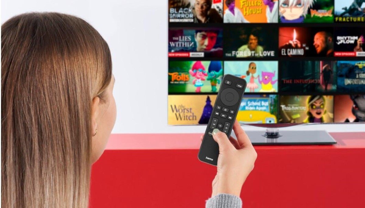 Łatwy w obsłudze pilot Hama Smart TV 2w1 z dostępem do aplikacji streamingowych