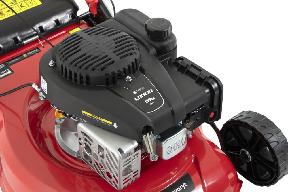 Kosiarka spalinowa FAWORYT SH46N139L Loncin LC1P65FE z napędem 460mm 2.4kW zbliżenie na silnik silnik marki LONCIN LC1P65FE technologia czterosuwowa konstrukcja górnozaworowa OHV wysokie standardy działania pojemności 139 cm3 prędkość do 2500 obr/min maksymalny moment obrotowy do 7,5 Nm moc 2,4 kW zbiornik paliwa o pojemności 0,9 litra