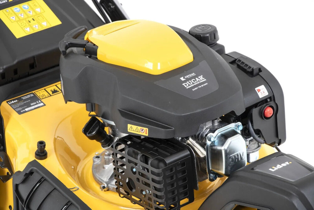 Kosiarka spalinowa LIDER DK20N224T Ducar DV224 510mm 4.4kW zbliżenie na silnik silnik marki DUCAR DV224 technologia czterosuwowa konstrukcja górnozaworowa OHV wysokie standardy działania pojemności 224 cm3 prędkość do 2800 obr/min moc 4,4 kW zbiornik paliwa o pojemności 1,2 litra