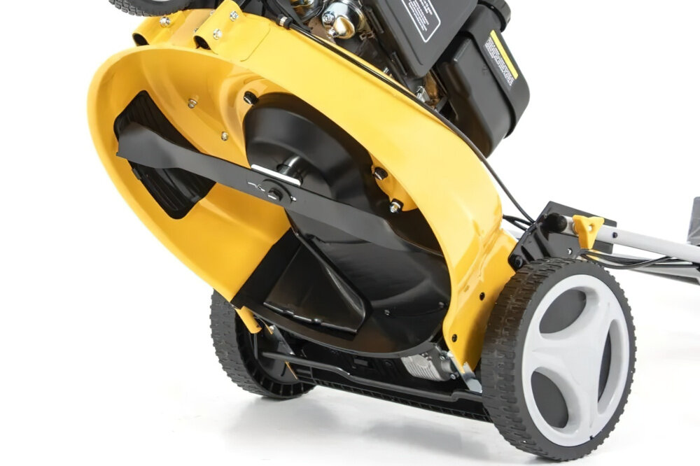 Kosiarka spalinowa LIDER DK20N224T Ducar DV224 510mm 4.4kW kosiarka na białym tle widoczna od spodu zbliżenie na noże noże z wysokiej jakości stali bardzo wytrzymałe i niemal niezniszczalne wyprofilowane noże kształtowane krawędzie tnące szerokość robocza 51 cm