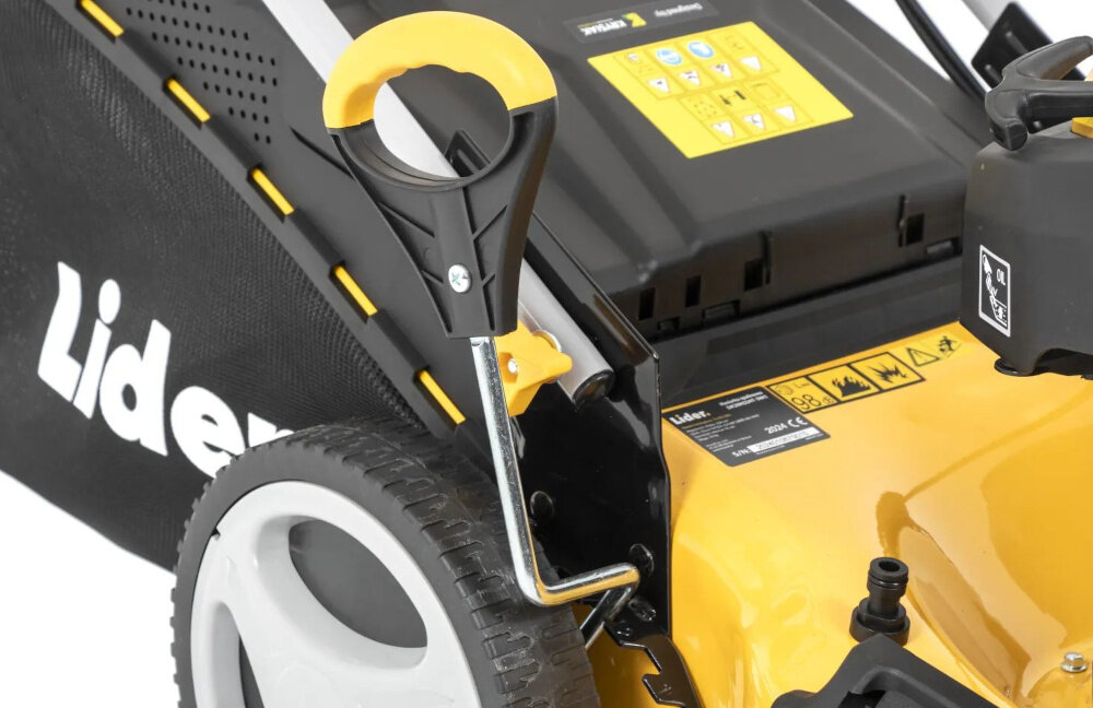 Kosiarka spalinowa LIDER DK20N224T Ducar DV224 510mm 4.4kW zbliżenie na dźwignię do regulacji wysokości koszenia 7-stopniowa centralna regulacja wysokości koszenia w zakresie 25–75 mm szybko i precyzyjnie dostosować długość trawy do indywidualnych potrzeb system centralny umożliwia jednoczesne ustawienie wszystkich kół równomierne cięcie na całej powierzchni trawnika