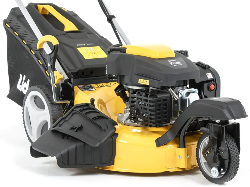 Kosiarka spalinowa LIDER DK20N224T Ducar DV224 510mm 4.4kW kosiarka na białym tle zbliżenie na wyrzut boczny widoczna zaślepka wyrzutu bocznego cztery tryby pracy wyrzut do kosza wyrzut tylny bez kosza wyrzut boczny funkcja mulczowania praktyczne zaślepki mieląca oraz bocznego wyrzutu naturalny nawóz dla trawnika zwiększa uniwersalność dopasować sposób koszenia do rodzaju trawnika oraz warunków pracy