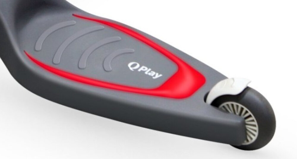 Hulajnoga dla dzieci QPLAY Mika Czerwony bezpieczenstwo tylny hamulec nozny duza sila hamowania docisniecie stopa do kola prosta intuicyjna obsluga