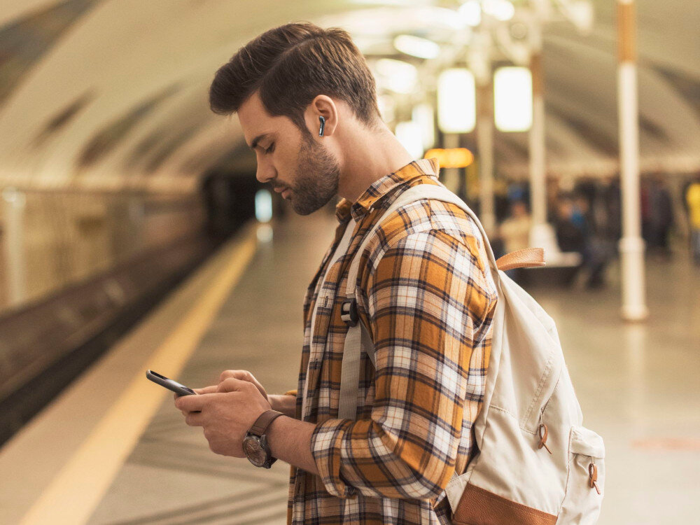 Słuchawki douszne CELLULARLINE Crystal Funkcja Low Latency synchronizacji głośnością i połączeniami paneli dotykowych