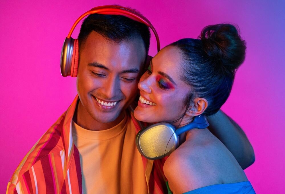 Słuchawki nauszne CELLULARLINE Music Sound Maxi 2 komfort na wysokim poziomie nauszniki okalające ucho długotrwałe wygody lekka konstrukcja intensywne słuchanie