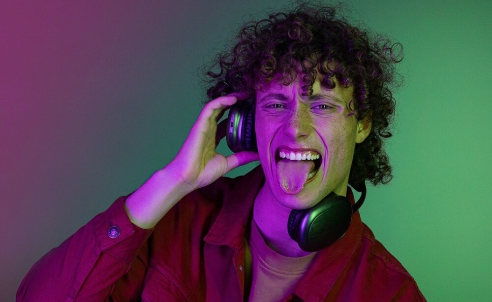 Słuchawki nauszne CELLULARLINE Music Sound Maxi 2 swobodne przełączanie wbudowany mikrofon rozmowy telefoniczne funkcjonalność codzienne użycie