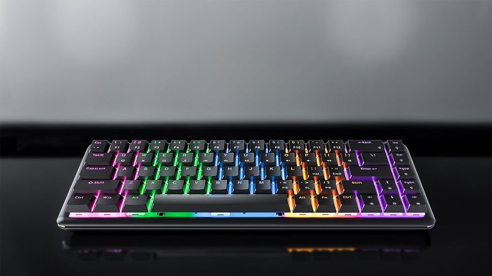 Klawiatura RAMPAGE Rebel Rampage Rebel klawiatura mechaniczna Niskoprofilowa konstrukcja solidna forma - klawiatura na ciemnym blacie w połysku