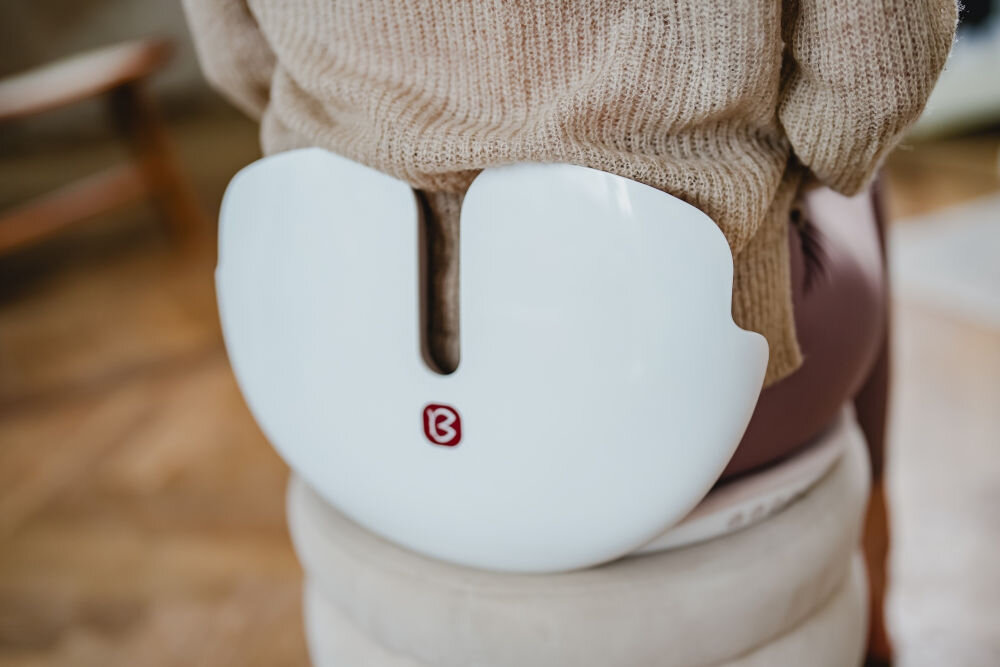 Bezdymna moksoterapia BEAUTIFLY ComfortZen MoxiTherapy System masaż kształtowanie prawidłowej postawy ciała łagodzenie bólu w odcinku lędźwiowym użytek domowy praca dbanie o zdrowie komfort kręgosłupa