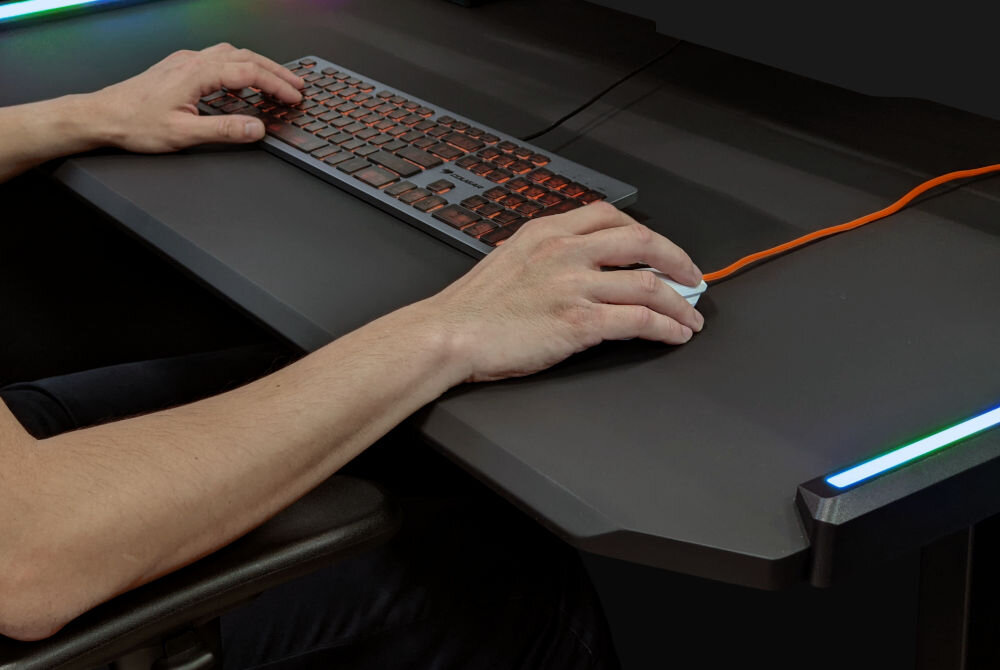 COUGAR Deimus 120 RGB Czarny 122 cm szerokości 60,5 cm głębokości 78,8 cm wysokości solidna podstawa kompaktowy rozmiar zaokrąglona krawędź obciążenie do 80 kg