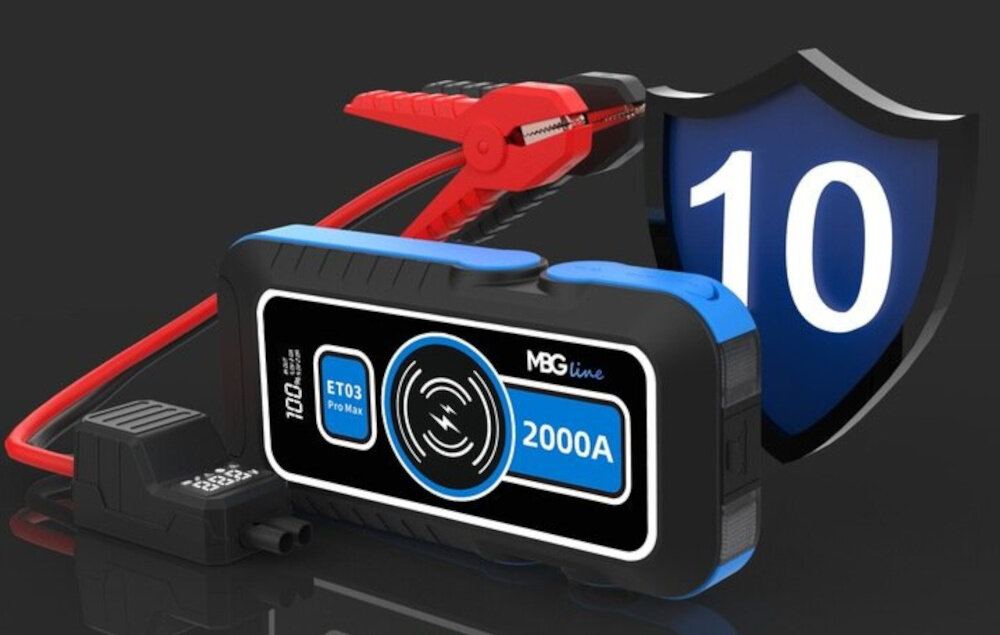 Urządzenie rozruchowe MBG LINE ET03 Pro urządzenie na tle z kablami przenośny booster uruchamianie pojazdów wysoki prąd rozruchowy różne porty USB wbudowana latarka LED