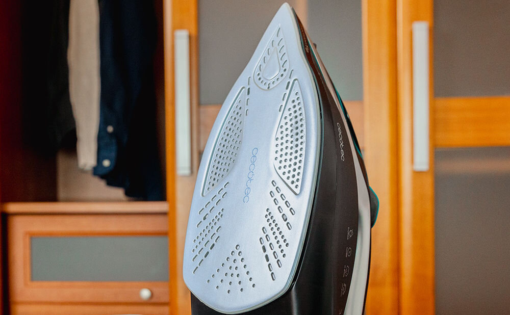 Żelazko bezprzewodowe CECOTEC IronHero 3100 ceramiczna stopa Turbo Slide doskonała wytrzymałość i nieprzywieralność idealny poślizg po materiałach ułatwienie prasowania bardziej precyzyjne prasowanie materiał ceramiczny trwałość odporność na uszkodzenia