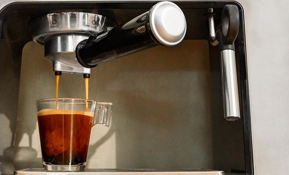 Ekspres CECOTEC Power Espresso 20 Square Pro system ogrzewania Thermoblock optymalna temperatura w krótkim czasie świeżo przygotowana kawa stabilne utrzymanie temperatury idealny smak espresso komfort użytkowania