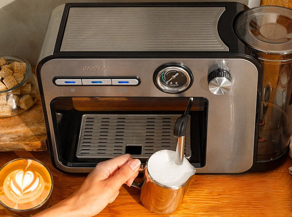 Ekspres CECOTEC Power Espresso 20 Square Pro regulowany spieniacz doskonałe cappuccino latte macchiato łatwe użycie różne rodzaje mleka wiele możliwości regulacja gęstości pianki podniesiony komfort użytkowania idealna pianka prawdziwa uczta dla zmysłów