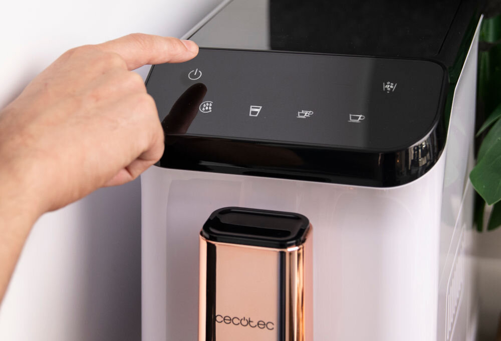Ekspres CECOTEC Cremmaet Macchia Biało-różowy technologia Plug&Play przygotowanie kawy za jednym dotknięciem espresso americano jedno naciśnięcie idealnie zaparzona kawa intuicyjne komfortowe korzystanie z ekspresu ulubione napoje