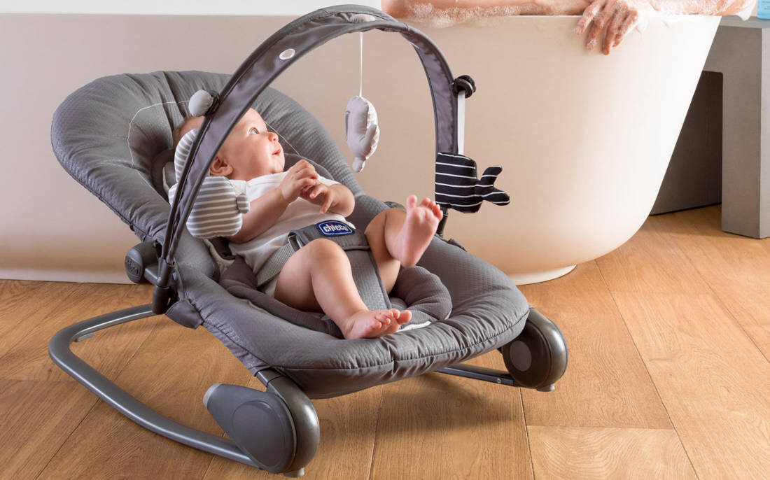 Bujaczek CHICCO Hoopla Beige Re Lux System Slide Line pałąk z zabawkami wsparcie rozwój koordynacja