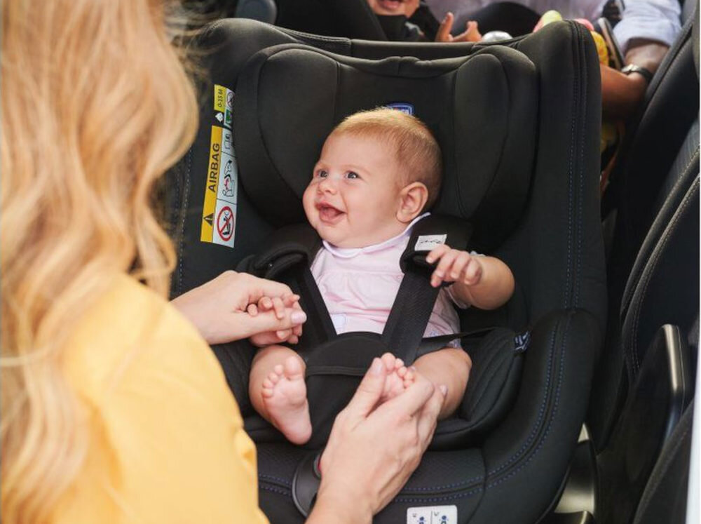 Fotelik samochodowy CHICCO Seat2Fit I-Size (0-18 kg) Granatowy przodem tyłek kierunek jazda możliwości komfort bezpieczeństwo