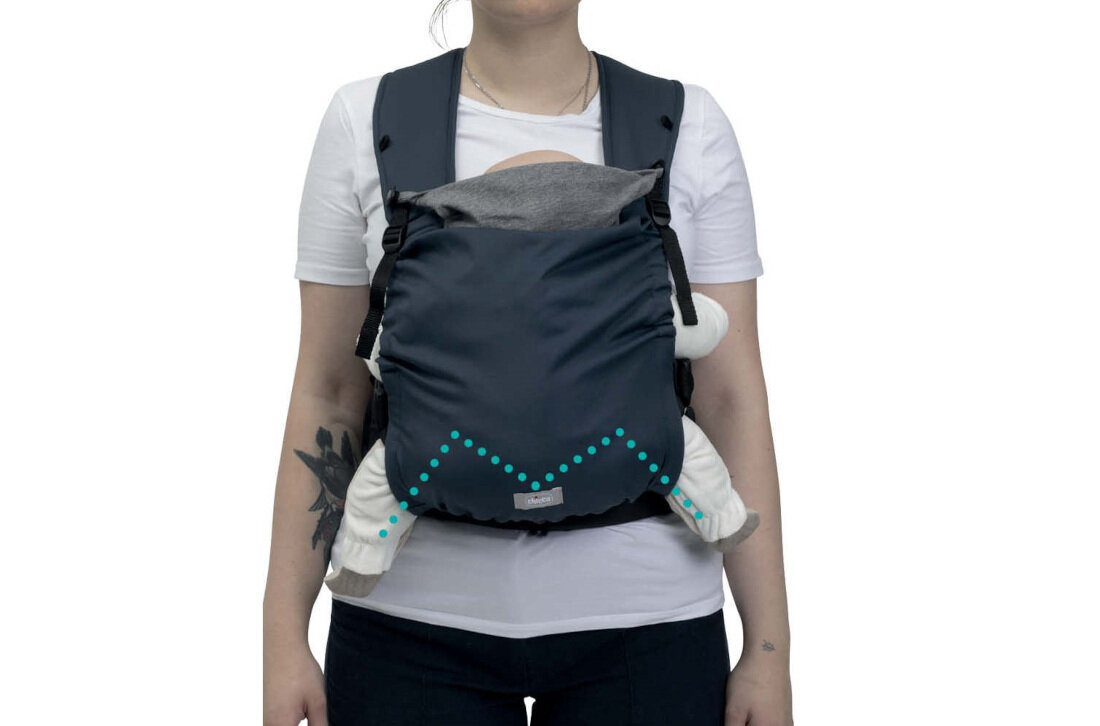 Nosidełko CHICCO Skin Fit Granatowy Ergonomia pozycja prawidłowa postawa nogi kształt litera M plecy litera C zdrowie dziecko