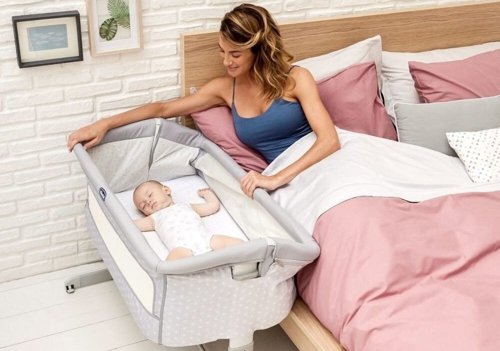 Łóżeczko dostawne CHICCO Next2Me Dream Sage Niebieski nowonarodzone dzieci blisko rodziców funkcja kołyski regulowany bok dostosowanie łózeczka do łóżka rodziców czuje się bezpiecznie spokojnie zasypia własne komfortowe łóżeczko odpowiednie dla dzieci od urodzenia do 9 kg wymiary rozłożonej wersji 66- 81 x 93 x 69 cm