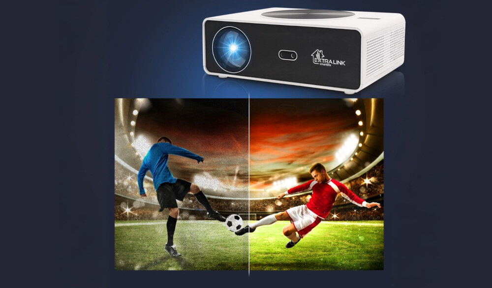 Projektor EXTRALINK Smart Life Vision Max - Wysoka wydajność, obraz meczu piłkarsakiego podzieloony na dwie części, pokazujący poprawę obrazu