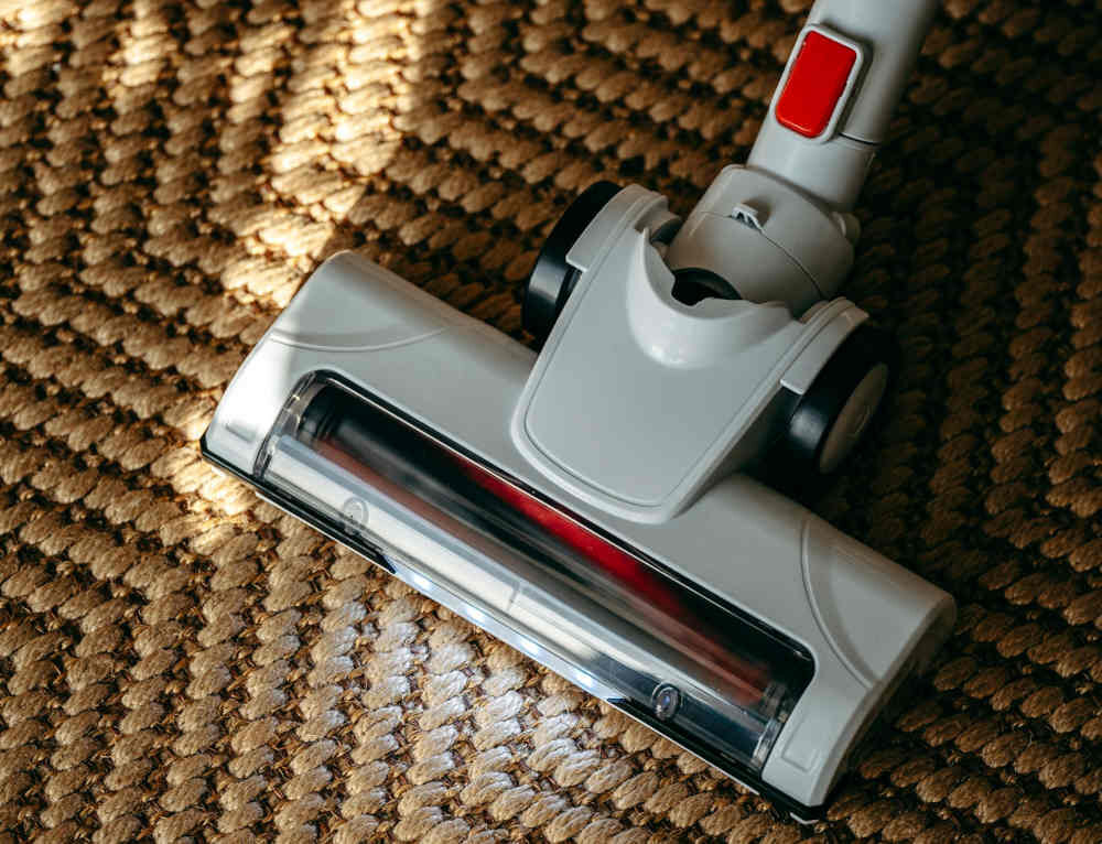 Odkurzacz ADLER AD 7051 Moc dopasowana do zadań Dwustopniowa regulacja mocy dobór siła ssania moc ułatwienie z dywanów i twardych podłóg tryb Eko