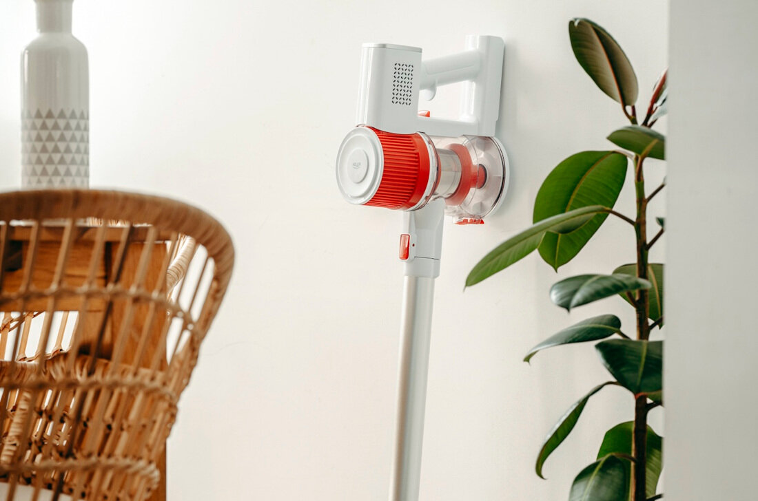 Odkurzacz ADLER AD 7051 Akcesoria i przechowywanie Wygodne użytkowanie Szczotka szczelinowa 2w1  Wieszak ścienny wygodne przechowywanie 