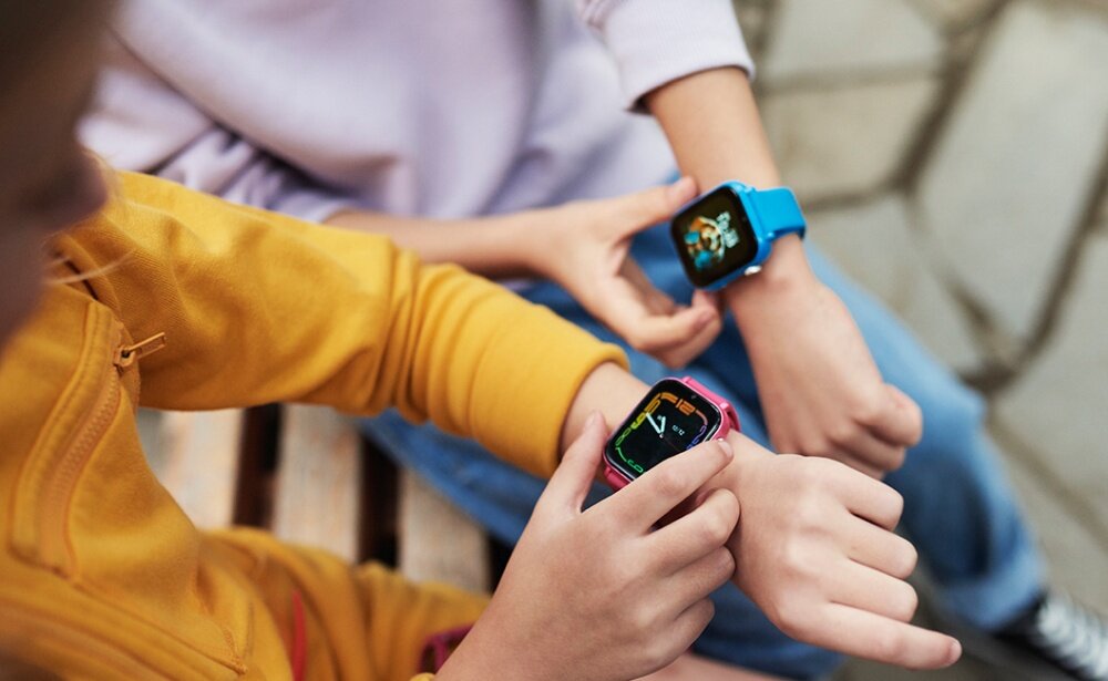 Smartwatch MAXCOM FW59 Kiddo ekran obrazy przekątna obsługa