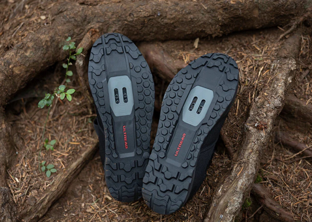 Buty rowerowe SHIMANO SH-GE500 Czarny rozmiar 40 platforma do mocowania blokow w systemie SPD wpiecie buta w pedaly zmaksymalizowane krecanie korba stabilna jazda na stojaco