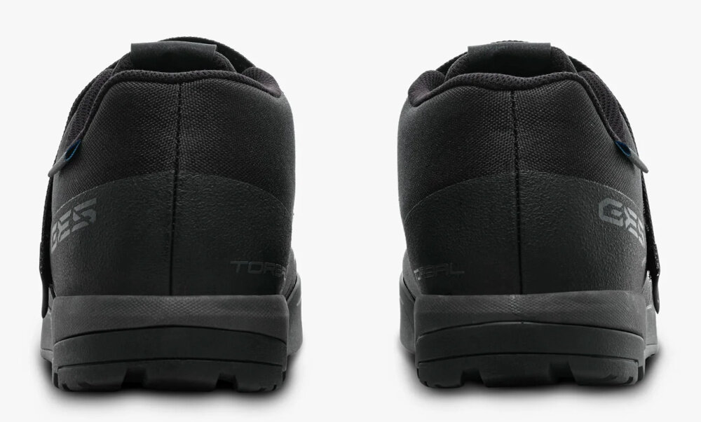 Buty rowerowe SHIMANO SH-GE500 Czarny rozmiar 44 lekka pianka EVA amortyzuje wstrzasy oddychajacy material wierzchni podwyzszony kolnierz boczne sciany podeszwy bezpieczenstwo trwalosc