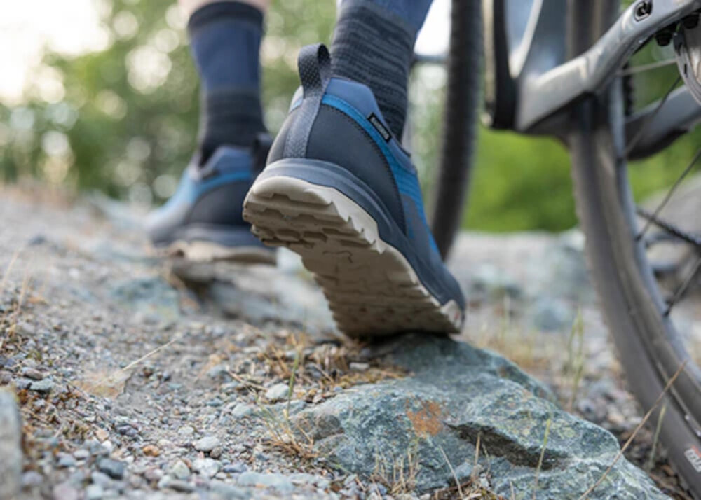 Buty rowerowe SHIMANO SH-ET501 Niebieski rozmiar 42 prostopadloscienny bieznik 360° Traction dodatkowe wzmocnienia na piecie i palcach maksymalna przyczepnosc na rower do chodzenia sportowy styl funkcjonalnosc