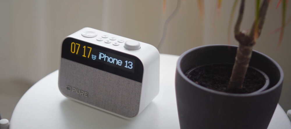 Radiobudzik PURE Moment Charge Coffee - Kompaktowe wymiary i lekka konstrukcja