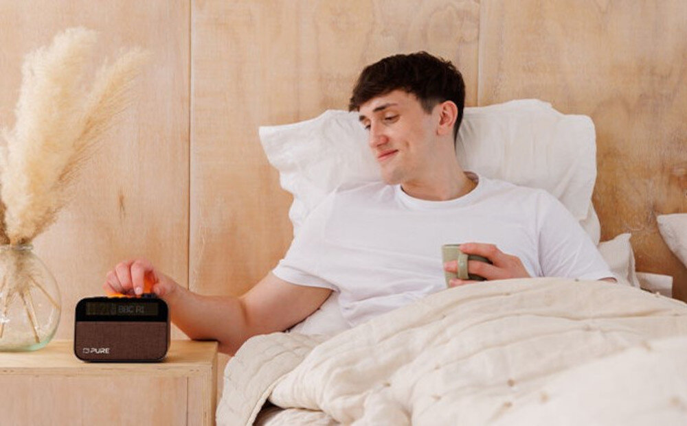 Radiobudzik PURE Moment Charge Coffee - Delikatne światło do snu, funkcja wschodu słońca