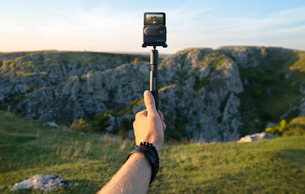 Kamera sportowa INSTA360 Go 3 128GB Czarny adapter obudowa Action Pod ekran