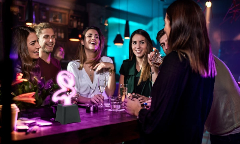 Głośnik mobilny CELLULARLINE NEON BEAT Zintegrowane efekty LED unikalnego klimatu Neonowy efekt podświetlenia zmieniający się w rytm muzyki imprezy