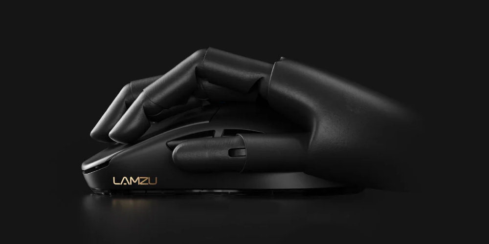 LAMZU Atlantis Mini 4K graczach praworęcznych przycisków bocznych po lewej stronie obudowy dodatkowych funkcji - myszka pod modelem ręki na ciemnym tle