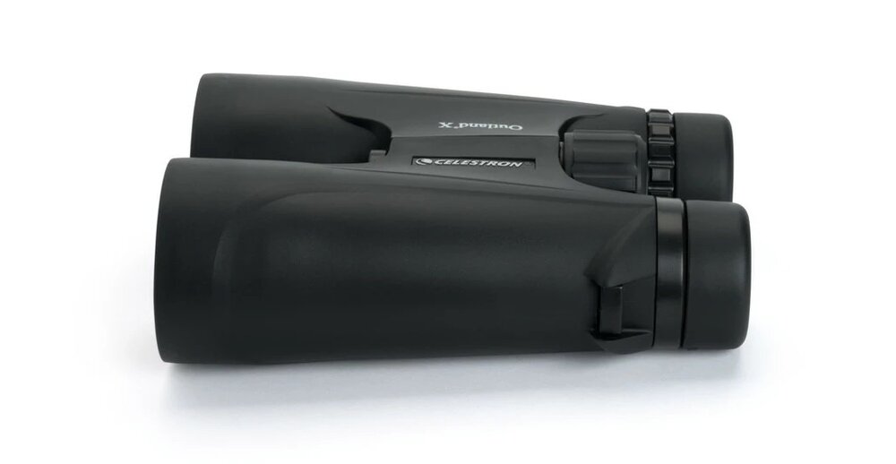 Lornetka Celestron Outland X 10x50 z boku