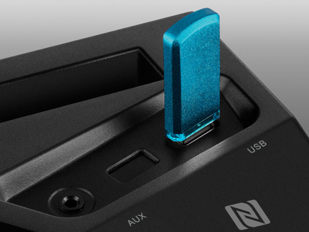 Power audio SVEN PS-1500 odtwarzanie muzyki z USB, kolekcja utworów bez dodatkowych urządzeń, pendrive podpięty do urządzenia na złączu USB-A