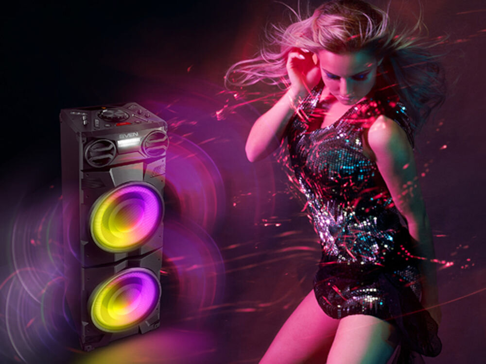 Power audio SVEN PS-1900 potężny dźwięk mobilna rozrywka 1000 W, osoba bawiąca się w rytm muzyki, głosnik pod skosem z którego wydobywa się dźwięk