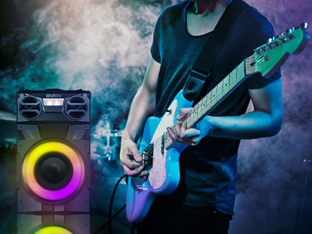 Power audio SVEN PS-1900 wejście gitarowe instrument muzyczny, power aduio od forntu, osoba grająca na gitarze