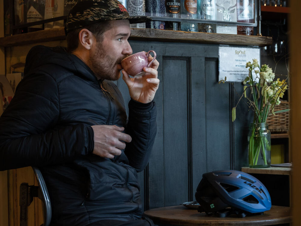 Kask rowerowy LAZER Tonic Kineticore Granatowo-czarny Szosowy (rozmiar S) bezpieczeństwo KinetiCore