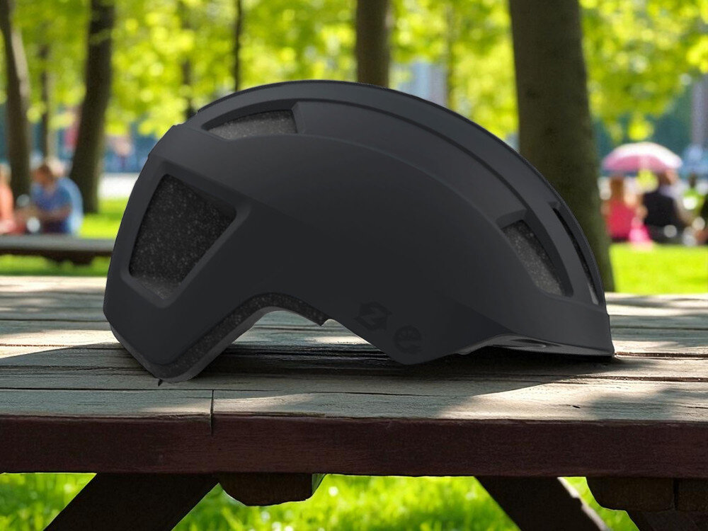 Kask rowerowy LAZER Verde KinetiCore ciemnoszary mat Miejski (rozmiar S/M) kask rowerowy miejski cyrkularny z recyklingu osoba jadąca w kasku na rowerze w mieście