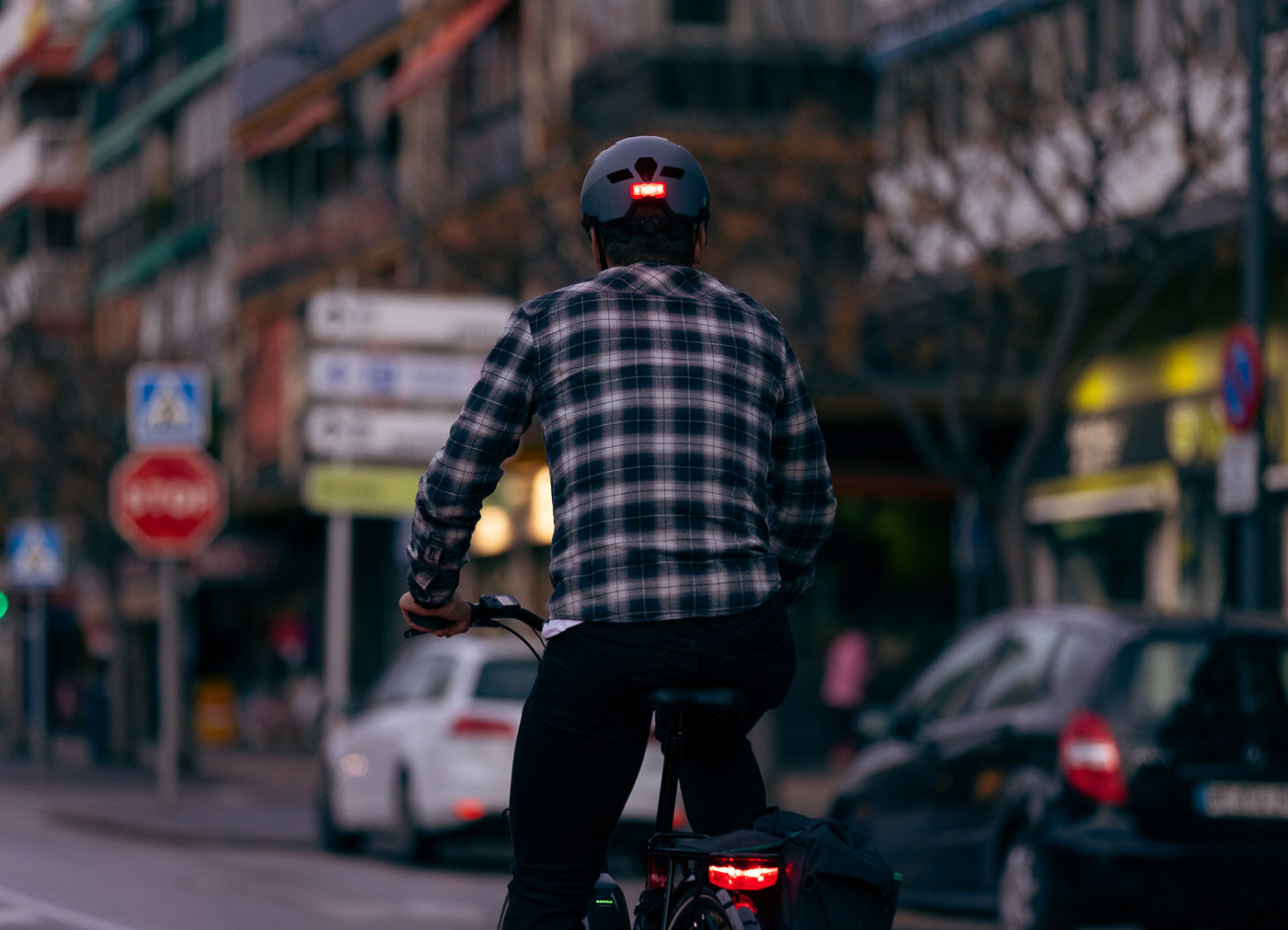 Kask rowerowy LAZER CityZen KinetiCore Biały Miejski (rozmiar S) bezpieczeństwo KinetiCore